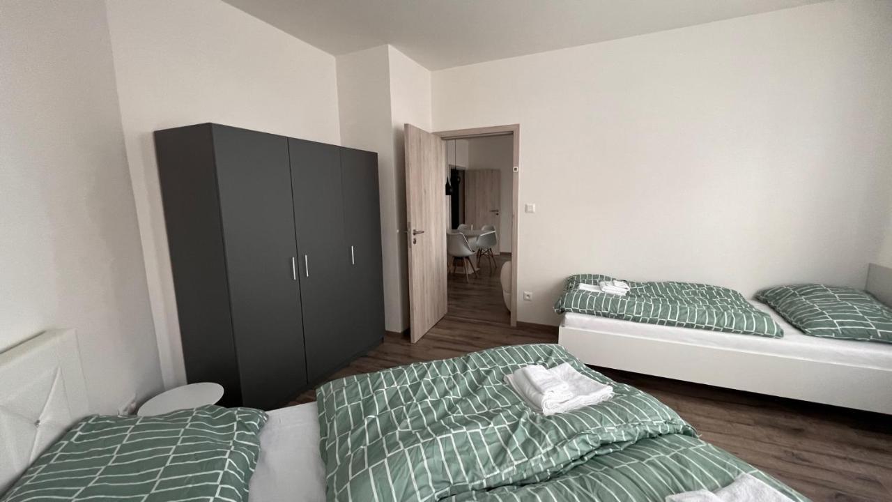 Air-Conditioned, 2 Room Apartment With Balcony, New Building Raca Pozsony Kültér fotó