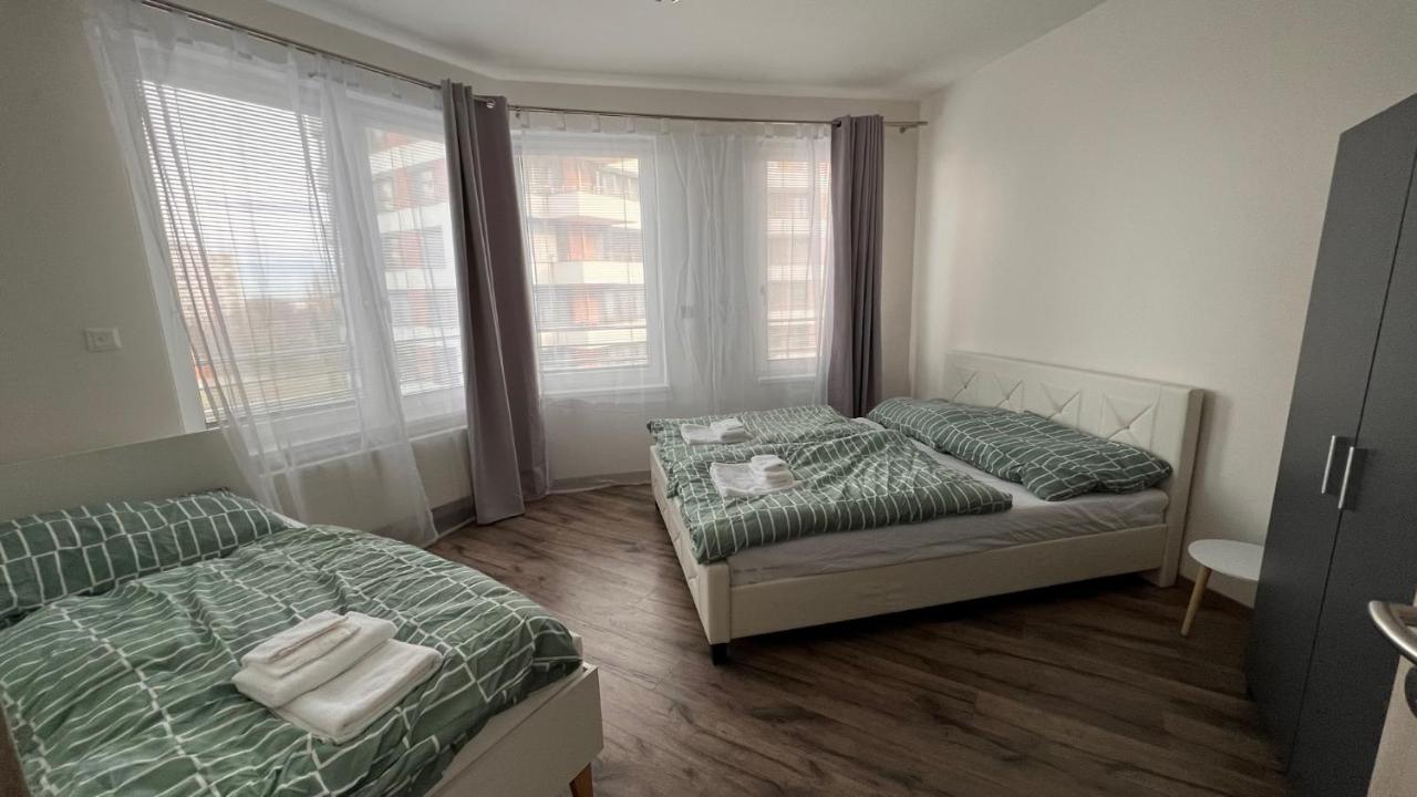 Air-Conditioned, 2 Room Apartment With Balcony, New Building Raca Pozsony Kültér fotó