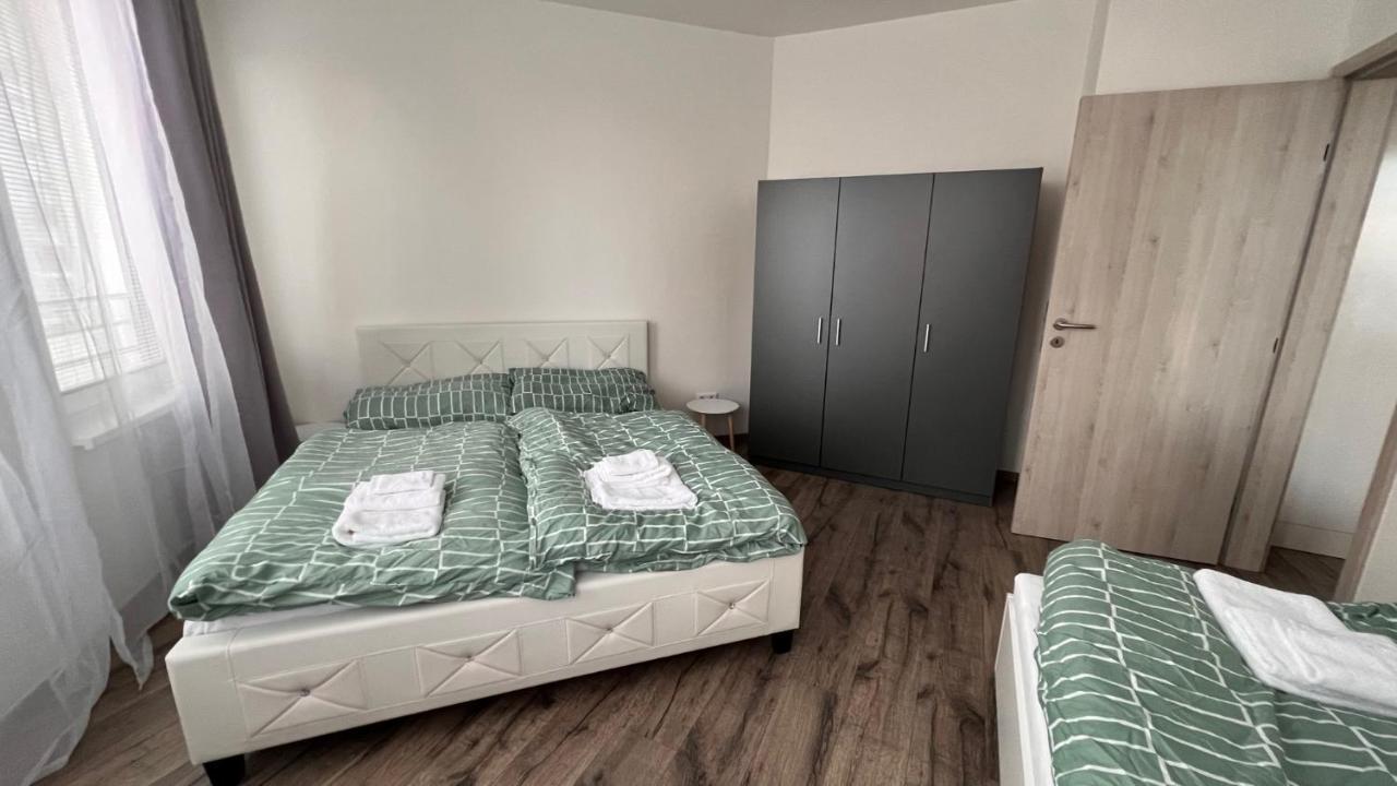 Air-Conditioned, 2 Room Apartment With Balcony, New Building Raca Pozsony Kültér fotó