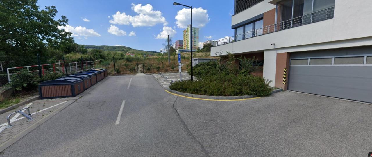 Air-Conditioned, 2 Room Apartment With Balcony, New Building Raca Pozsony Kültér fotó