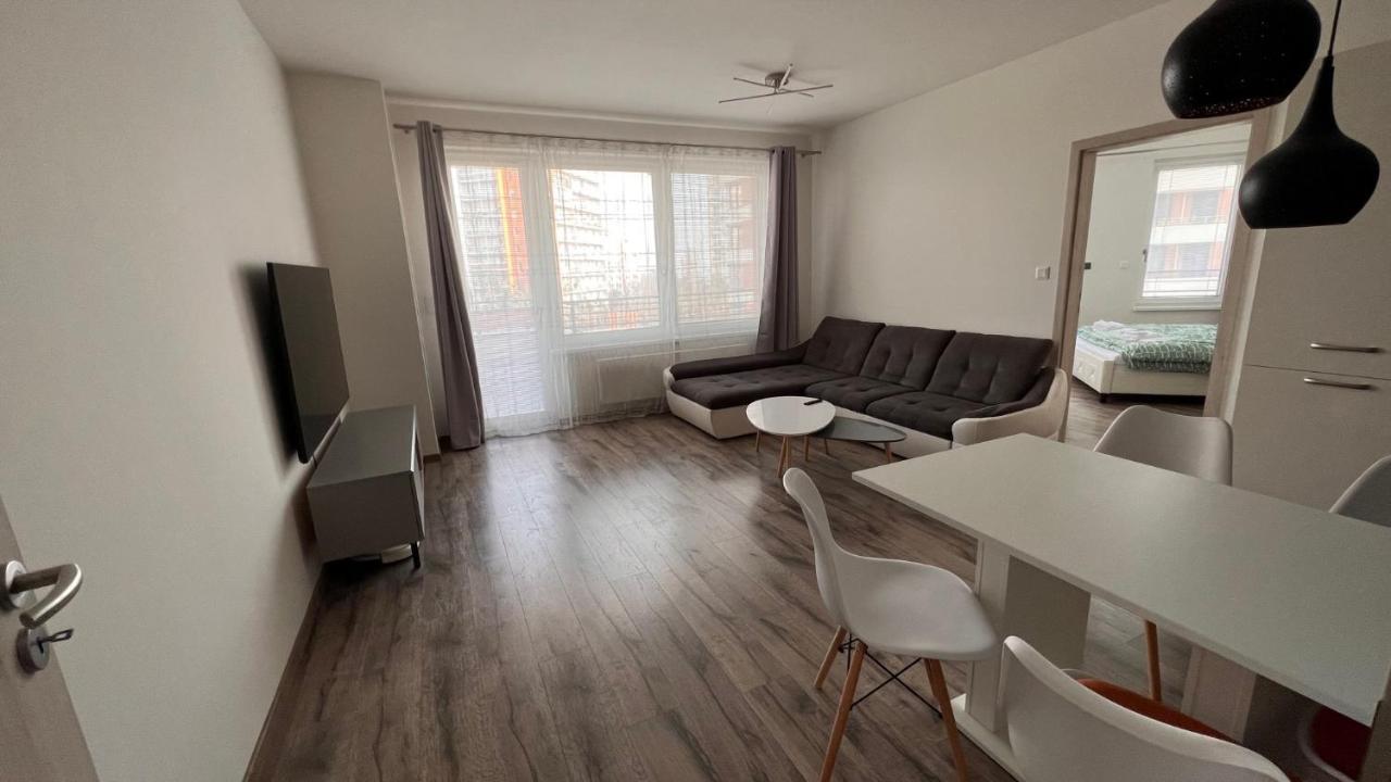 Air-Conditioned, 2 Room Apartment With Balcony, New Building Raca Pozsony Kültér fotó